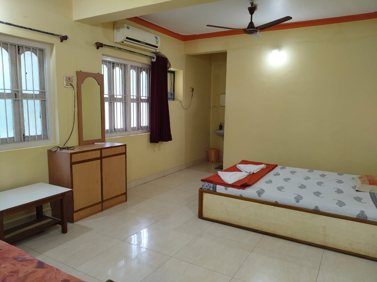 Room of Nisarg Tourist Home